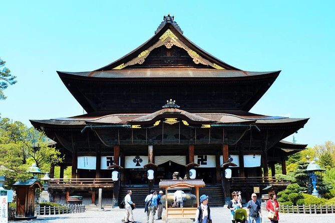 1-Day Snow Monkeys, Zenko-ji Temple & Sake in Nagano - Nishimon Yoshinoya sake tasting: a crash course you can use later