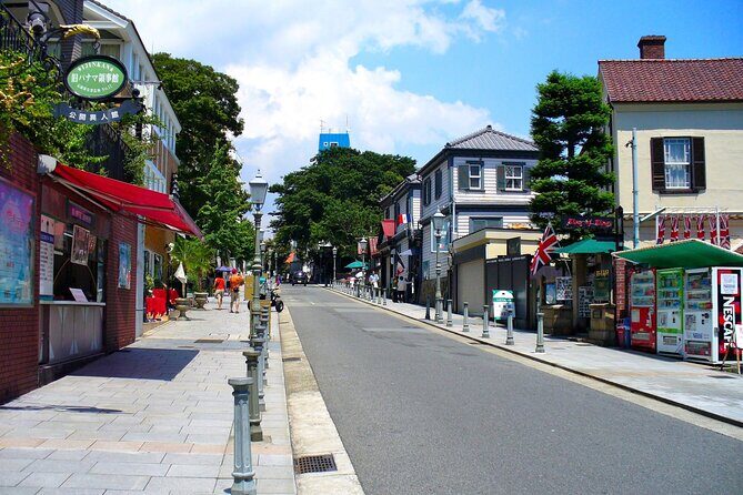 Full Day Walking Tour Around Kobe Mountains Sea and Sake - Kobe Chinatown Nankinmachi: Lunch Time With Street-Food Options