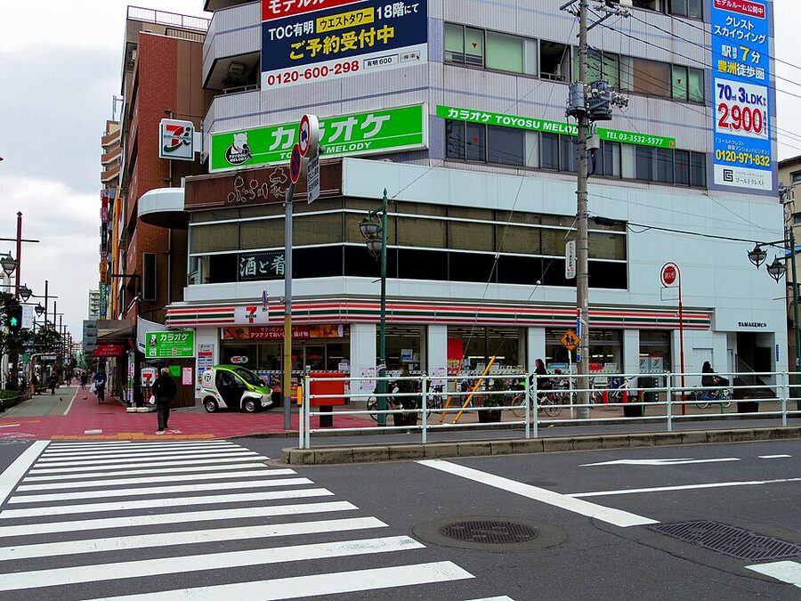 7-Eleven storefront in Toyosu, Tokyo