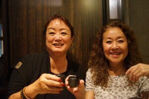 In Fukuoka! Guide to an izakaya only 100% locals know/Bar Hopping - How the guide fixes izakaya ordering and etiquette for you