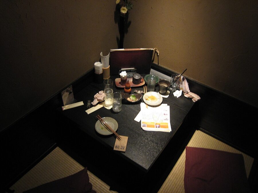 A private tatami room at a Shinjuku izakaya in 2007 with a low table and floor cushions