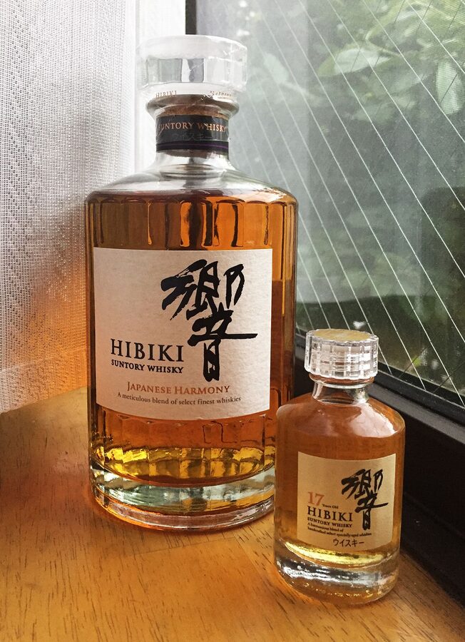 Hibiki Harmony Suntory blended whisky bottle