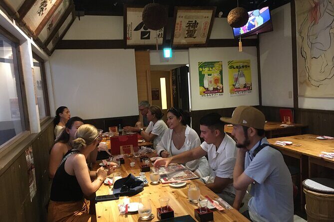 Japanese Sake Breweries Tour in Fushimi Kyoto - ABURACYO in Fushimi Otesuji Shotengai: compare ginjo and daiginjo with a tasting set