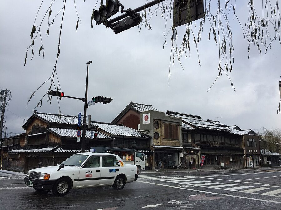 Houses along Higashi Chaya teahouse street in Kanazawa