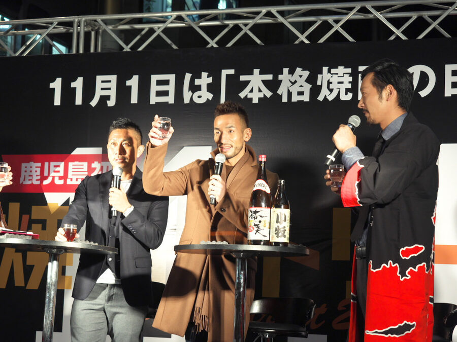 A Japanese seasonal toast event with people raising glasses