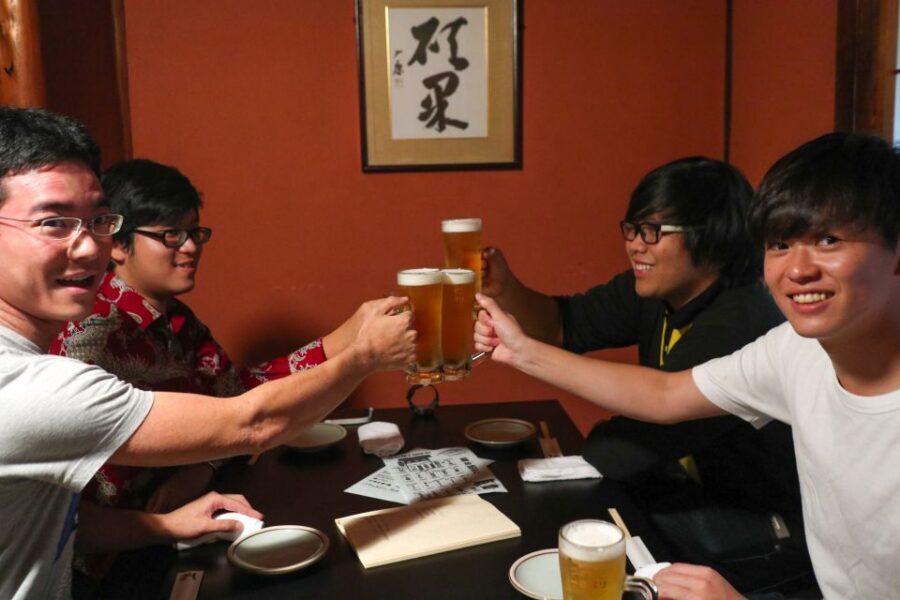 Kyoto : Bar Hopping Tour in Pontocho Alley at Night - Pontocho street stop one: draft beer, sake, or shochu at the counter
