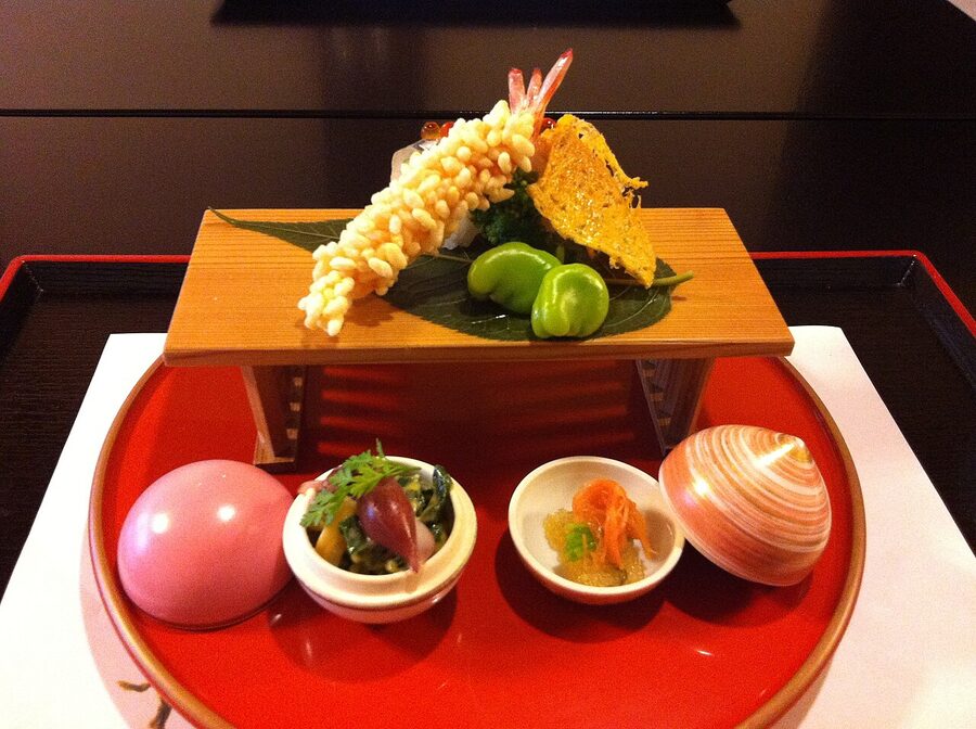 Single kaiseki course of seasonal Japanese vegetables and seafood