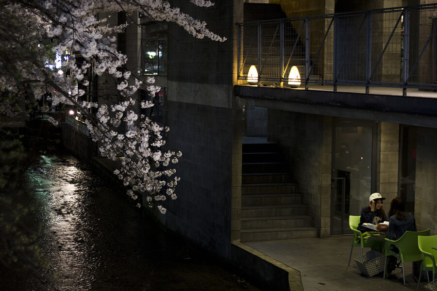 Kiyamachi cafe along the Takasegawa canal in Kyoto