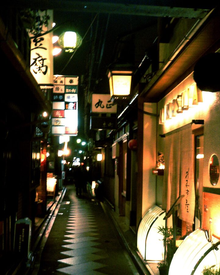 Pontocho kaiseki restaurant interior with low tables and dim lighting
