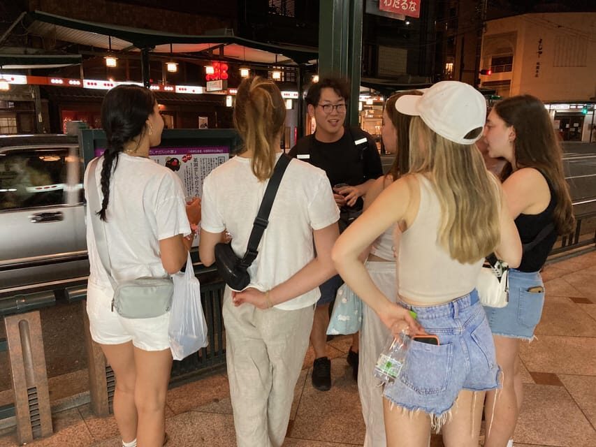 Kyoto: Gion Evening Walk with Hidden Gems, Geisha & Sake - Walking with a guide you can actually talk to
