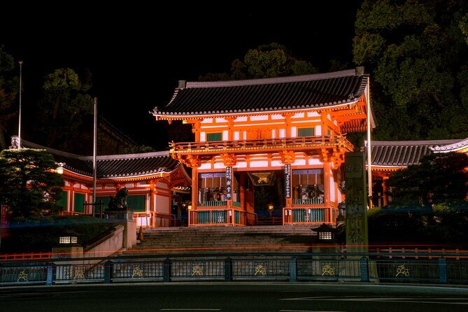 Kyoto: Gion Geisha District & Sake-in-Hand Walking Tour - Shrine Detours Around Yasui-Konpiragu and Hokan-ji Pagoda