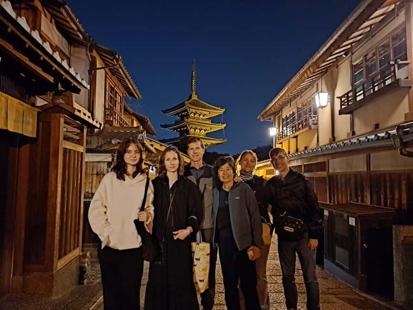 Kyoto: Izakaya Nightlife Tour with Local Guide - Pontocho and Kiyamachi at night: walking Kyoto like a local