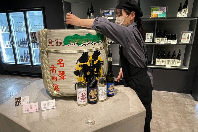 Mt FUJI - Panoramic Tour w/ Hoto Lunch, JP Sake & Onsen tatto OK! - Kanadorii and Oishi Park: torii gate + lake views