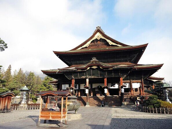 Nagano Sake Tasting Walking Tour - Starting at MIDORI Nagano: the tour begins simply