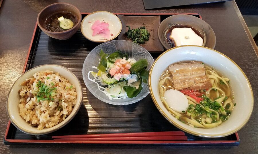 Ryukyu Okinawan cuisine multi-dish set