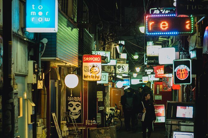 Private Shinjuku Nightlife Walking Tour & Golden-Gai Bar Crawl - Cash, drink minimums, and table charges: the rules that shape your cost