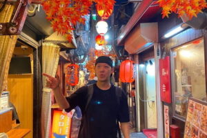 [Private]Shinjuku Golden Gai Bar Hopping w/ Japanese Local Guide - Kabukicho walk-through: the scenery shift you’ll notice
