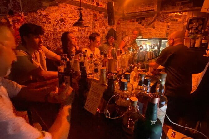 [Private]Shinjuku Golden Gai Bar Hopping w/ Japanese Local Guide - Shinjuku Golden Gai: bar hopping in the world of tiny doors