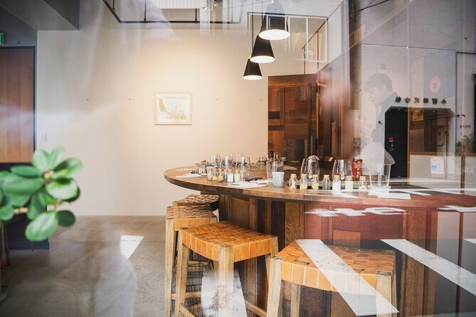 Sake Omakase in Tokyo: Guided Tasting by Certified Sommeliers - Certified sommeliers and the multilingual Q&A that actually helps