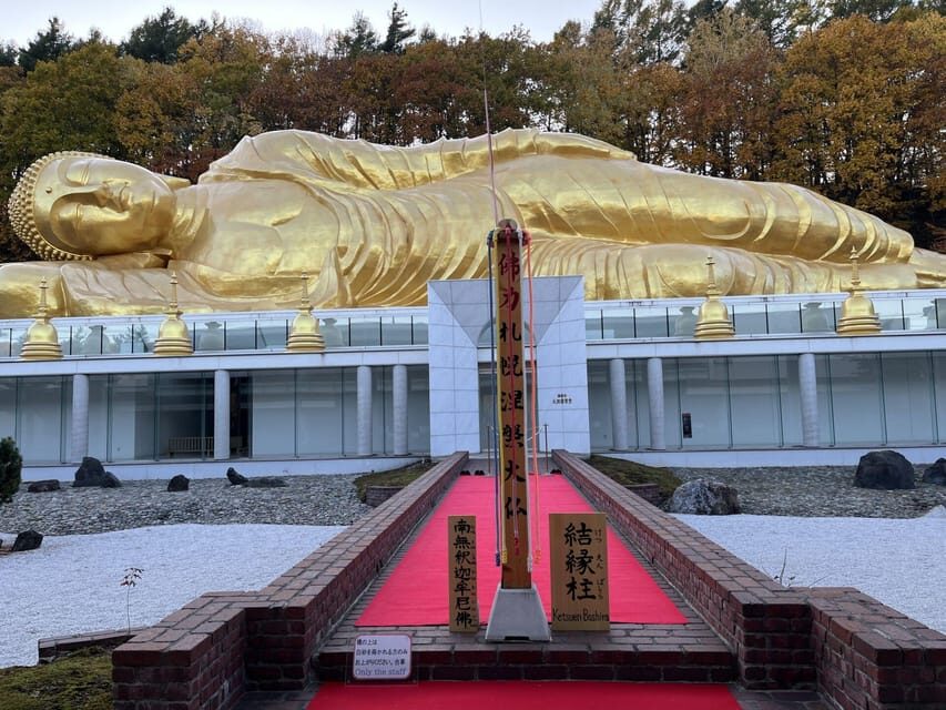 Sapporo: Buddha Hill, TV Tower, and Sake Stand Bar Tour - Hill of the Buddha: the arched tunnel and rotunda light