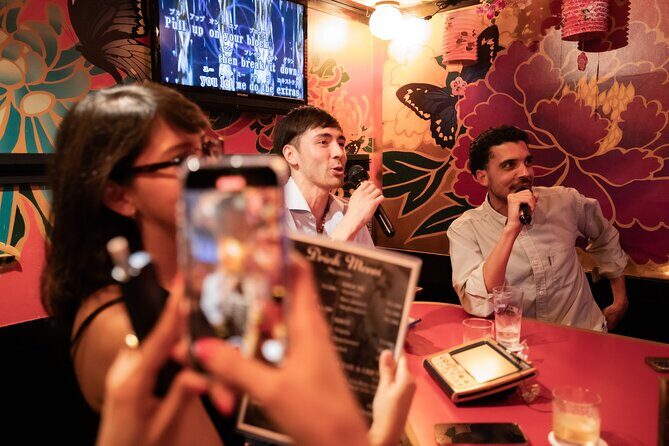 Shinjuku Underground Nightlife Tour: Izakaya Food & Bar Hopping - The Small-Group Setup (Max 8) Makes It Easier