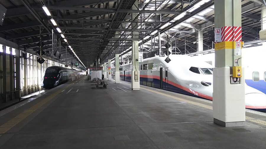 Niigata Station shinkansen platform