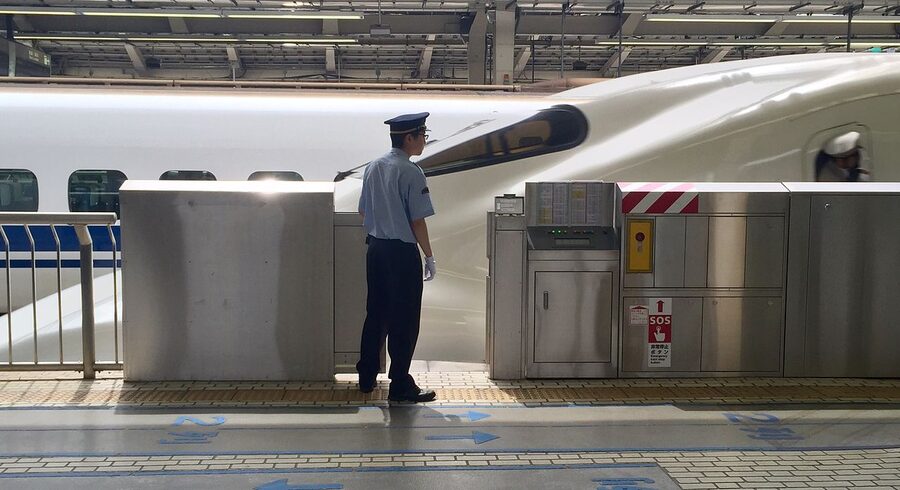 Shinkansen platform with passengers and vending machines