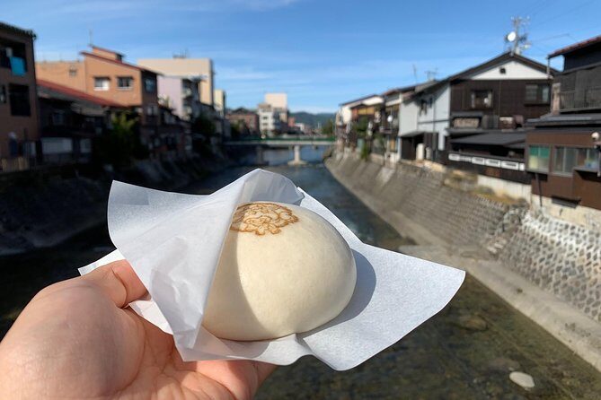 Special Food and Sake Factory Tour in Takayama - Kamininomachi to Nakabashi Bridge: old streets on a moving timeline