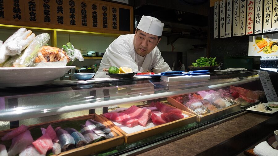 Sushi chef at the Tsukiji Sushi Dai counter