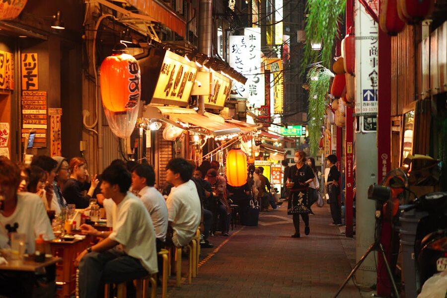 Lanterns lit at a Shinjuku alleyway during a tachinomi crawl