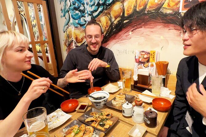 Tokyo: Shinjuku Bar Hopping & Night Walking Tour - The food and drink rhythm: sushi, kushikatsu, gyoza, and sake