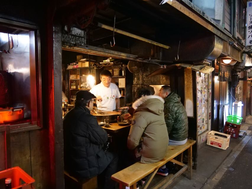 Tokyo: Shinjuku Bar Hopping with All-You-Can-Drink & Dinner - Guides matter: why the reviews keep naming the same kind of host