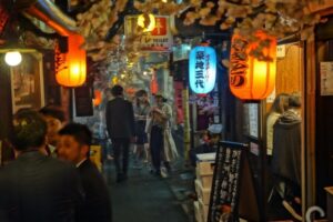 Tokyo: Shinjuku Bar Hopping with All-You-Can-Drink & Dinner - Meeting at Black pillar, then letting the night take over
