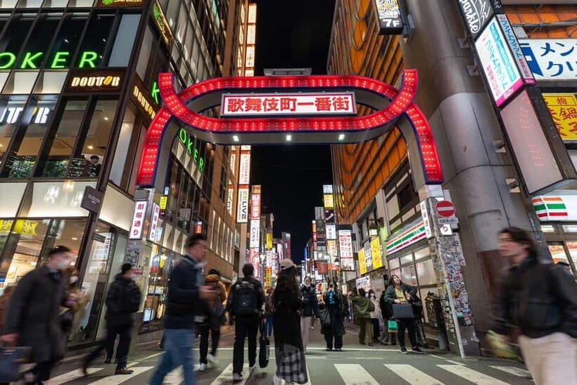 Tokyo: Shinjuku Golden Gai Bar Hopping Night Tour - The whisky tastings: Yamazaki, Hakushu, Hibiki (and different serves)
