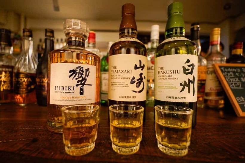 Tokyo: Shinjuku Golden Gai Bar Hopping Night Tour - Beer, cocktails, wine, and snack-style bites