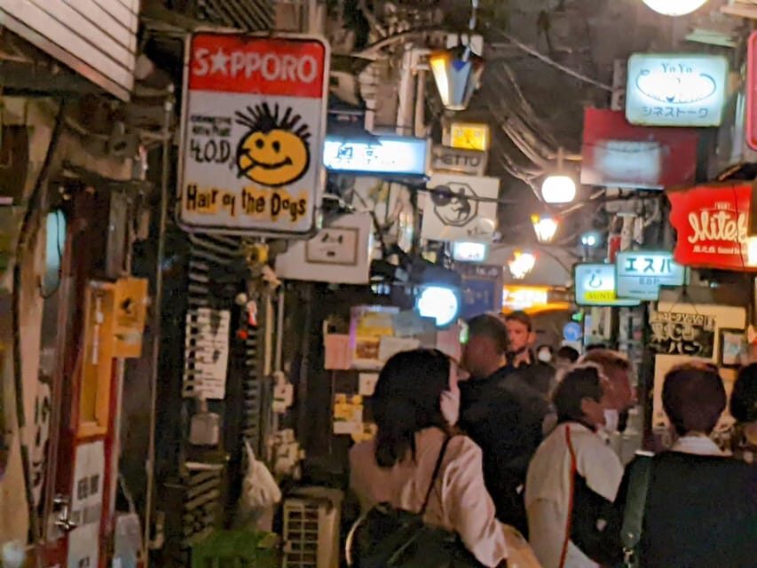 Tokyo: Shinjuku Golden Gai Bar Hopping that only locals know - The drink rules: cash, first round, and then it’s on you