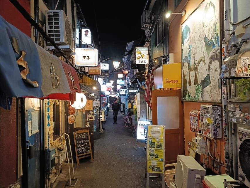 Tokyo: Shinjuku Golden Gai Bar Hopping that only locals know - The English guide is the real secret ingredient