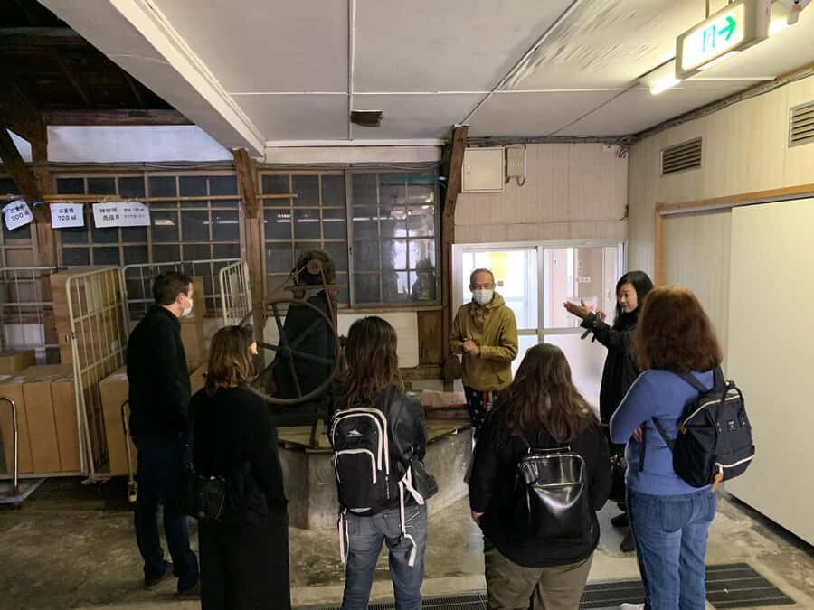 Tokyo: Toshimaya Sake Brewery Tour with Sake Tasting - The 2-hour flow: what happens from check-in to final pour
