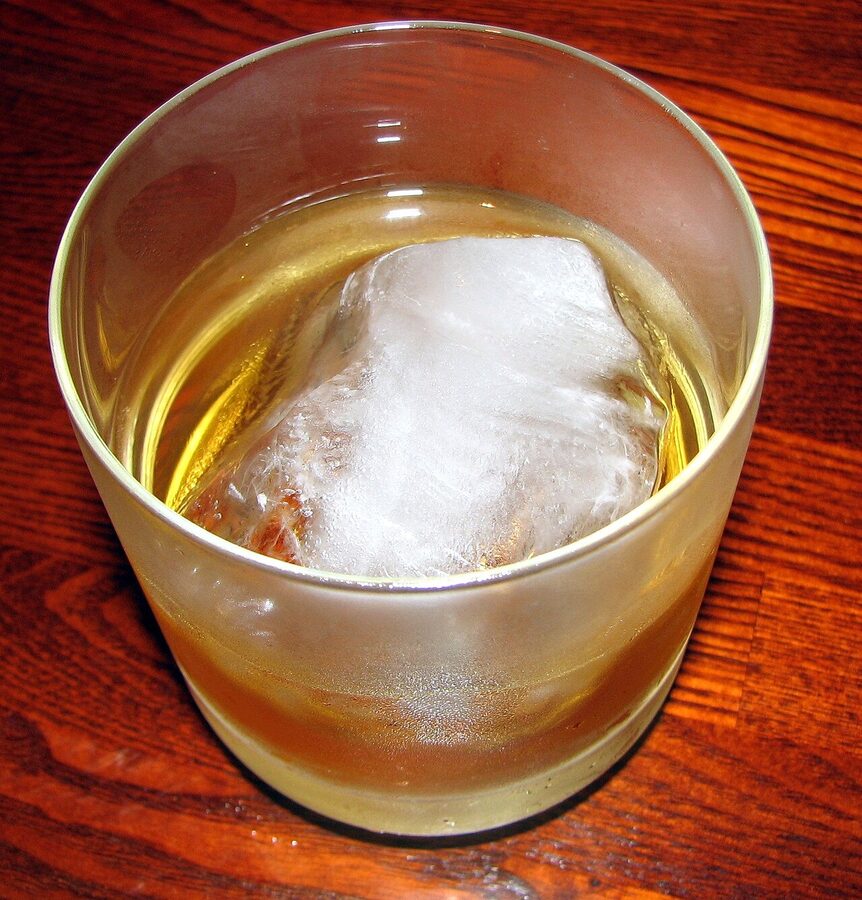 A glass of umeshu on the rocks